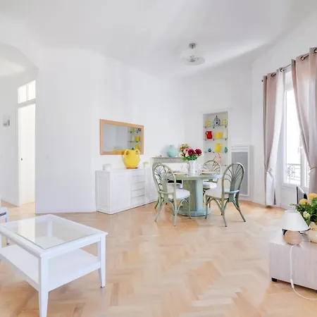3 Pieces Au Coeur De Канны
